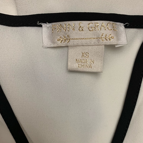 Finn & Grace, White Blouse, Size XS - Picture 4 of 4